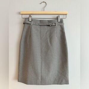 H&M Gray & Black houndstooth print pencil skirt. Women’s size 0